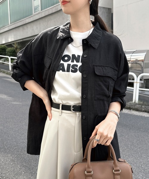 andme(アンドミー)の「リネンブレンドシアーサファリシャツ(シャツ/ブラウス・レディース・ライトベージュ/ブラック/モカ・M)」の2枚目の写真