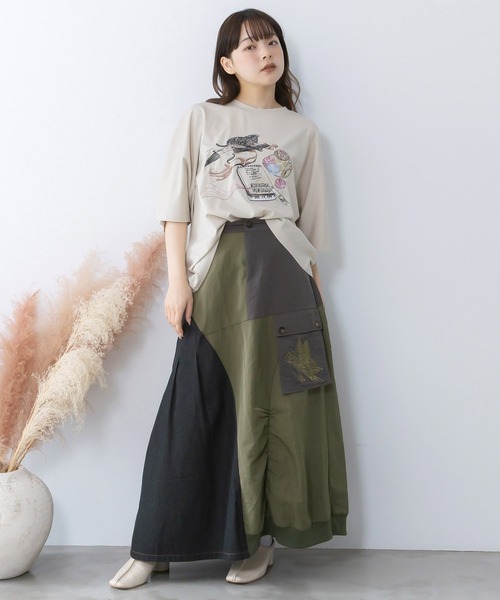 iS ScoLar(イズスカラー)の「561205:蝶鍵モチーフ刺繍 ナイロン×デニム切替配色スカート(スカート・レディース・カーキ/ブラック・M)」の3枚目の写真