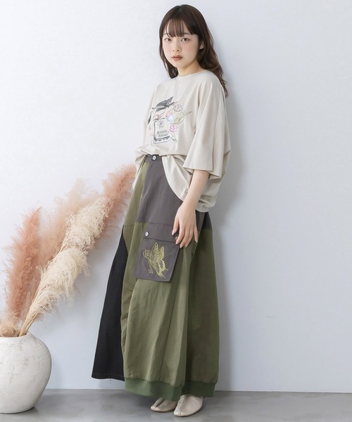 iS ScoLar(イズスカラー)の「561205:蝶鍵モチーフ刺繍 ナイロン×デニム切替配色スカート(スカート・レディース・カーキ/ブラック・M)」の4枚目の写真