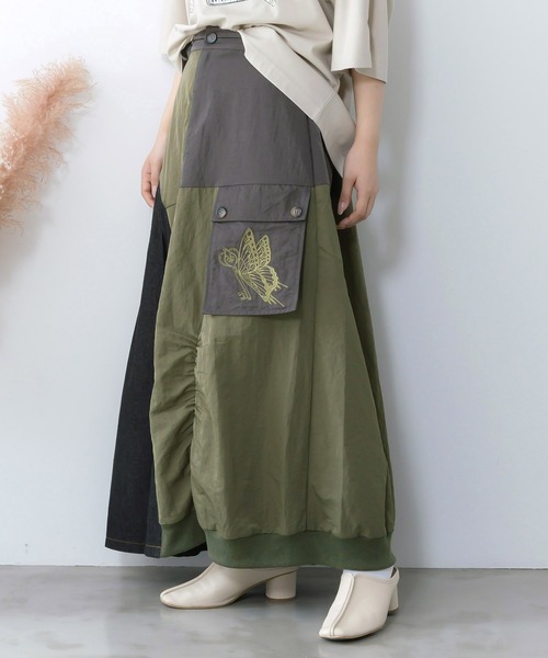 iS ScoLar(イズスカラー)の「561205:蝶鍵モチーフ刺繍 ナイロン×デニム切替配色スカート(スカート・レディース・カーキ/ブラック・M)」の5枚目の写真