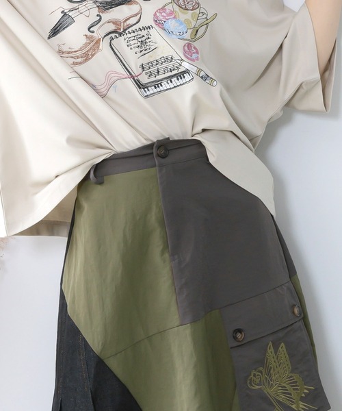iS ScoLar(イズスカラー)の「561205:蝶鍵モチーフ刺繍 ナイロン×デニム切替配色スカート(スカート・レディース・カーキ/ブラック・M)」の8枚目の写真