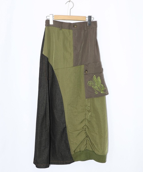 iS ScoLar(イズスカラー)の「561205:蝶鍵モチーフ刺繍 ナイロン×デニム切替配色スカート(スカート・レディース・カーキ/ブラック・M)」の12枚目の写真