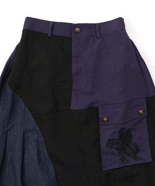 iS ScoLar(イズスカラー)の「561205:蝶鍵モチーフ刺繍 ナイロン×デニム切替配色スカート(スカート・レディース・カーキ/ブラック・M)」の14枚目の写真