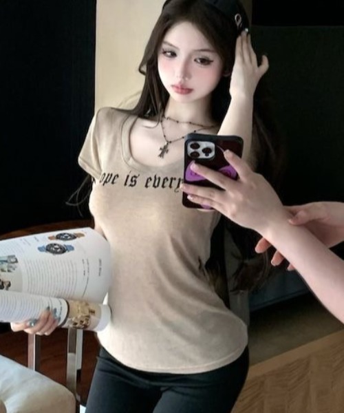 ViViDAY(ビビデー)の「バックハート柄 透けショートtシャツ(Tシャツ/カットソー・レディース・ベージュ・M)」の3枚目の写真