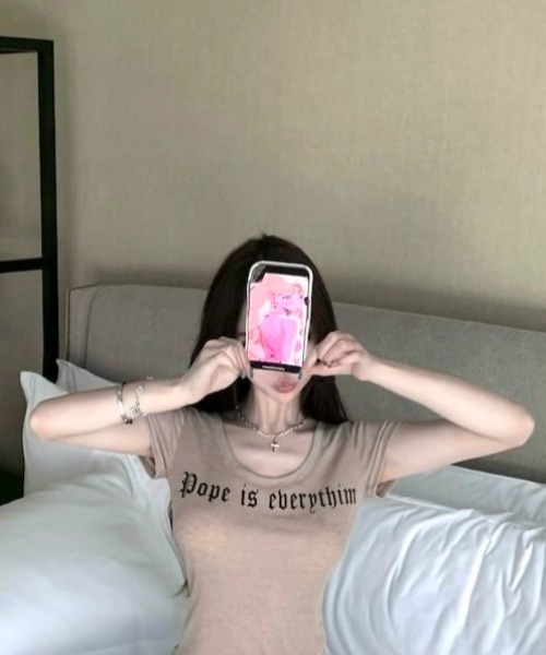 ViViDAY(ビビデー)の「バックハート柄 透けショートtシャツ(Tシャツ/カットソー・レディース・ベージュ・M)」の6枚目の写真