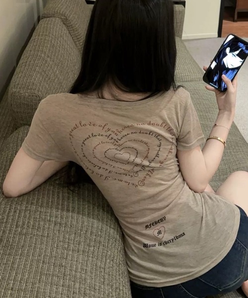 ViViDAY(ビビデー)の「バックハート柄 透けショートtシャツ(Tシャツ/カットソー・レディース・ベージュ・M)」の16枚目の写真