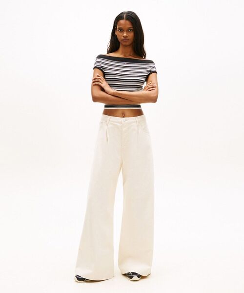 tommy jeans(トミー ジーンズ)の「【ウォニョン着用】オフショルダーボーダーセーター(ニット/セーター・レディース・ブラック/レッド・X-SMALL/MEDIUM/SMALL)」の4枚目の写真