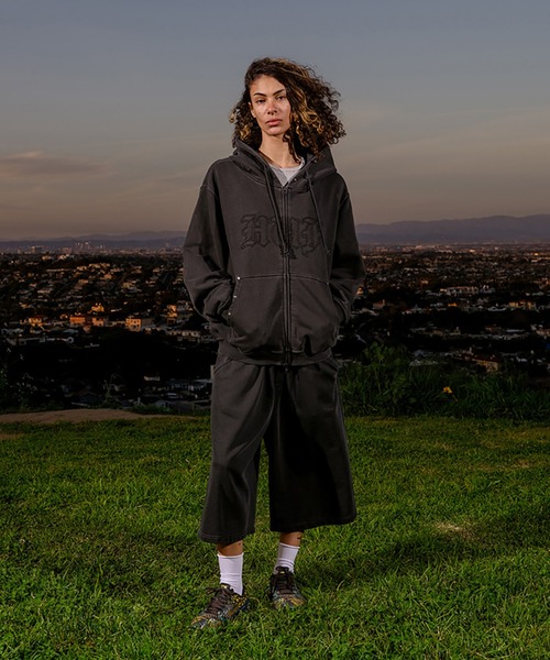 HUF(ハフ)の「STUDDED FULL ZIP HOODIE(パーカー・メンズ・ブラック/レッド/ベージュ・S/M/L/XL/XXL)」の4枚目の写真