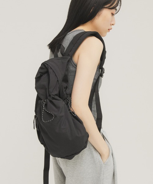 KBF(ケイビーエフ)の「アウトポケットナイロンバックパック(バックパック/リュック・レディース・ベージュ/ピンク/ブラック・ONE)」の4枚目の写真