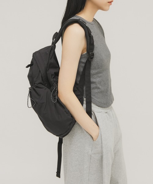 KBF(ケイビーエフ)の「アウトポケットナイロンバックパック(バックパック/リュック・レディース・ベージュ/ピンク/ブラック・ONE)」の5枚目の写真