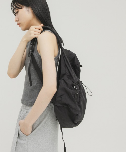 KBF(ケイビーエフ)の「アウトポケットナイロンバックパック(バックパック/リュック・レディース・ベージュ/ピンク/ブラック・ONE)」の6枚目の写真