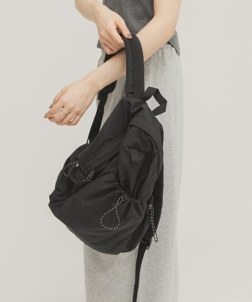 KBF(ケイビーエフ)の「アウトポケットナイロンバックパック(バックパック/リュック・レディース・ベージュ/ピンク/ブラック・ONE)」の7枚目の写真