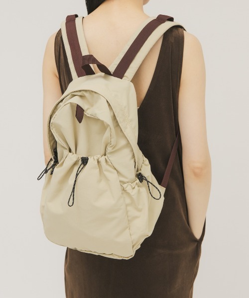 KBF(ケイビーエフ)の「アウトポケットナイロンバックパック(バックパック/リュック・レディース・ベージュ/ピンク/ブラック・ONE)」の10枚目の写真