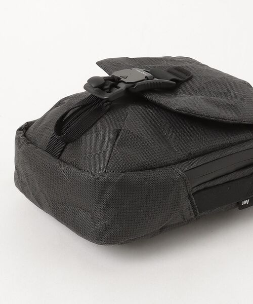Aer（エアー）の「AER　Street Sling Ultra　/　AER-91063（ショルダーバッグ・メンズ・ブラック・FREE）」の16枚目の写真