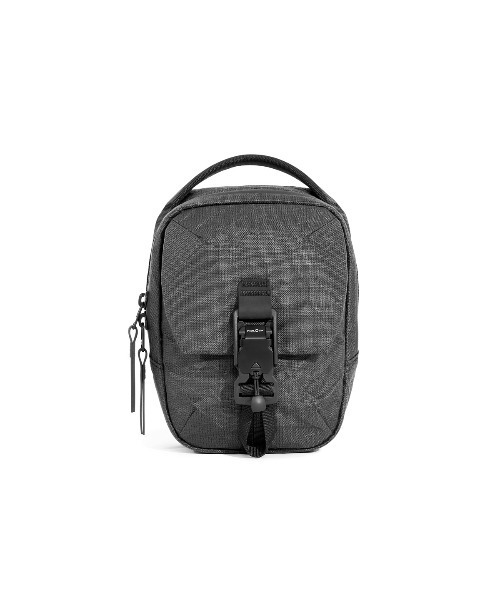 Aer（エアー）の「AER　Street Sling Ultra　/　AER-91063（ショルダーバッグ・メンズ・ブラック・FREE）」の19枚目の写真