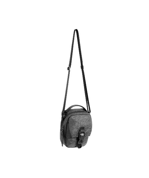 Aer(エアー)の「AER Street Sling Ultra / AER-91063(ショルダーバッグ・メンズ・ブラック・FREE)」の18枚目の写真