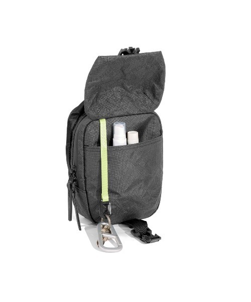 Aer（エアー）の「AER　Street Sling Ultra　/　AER-91063（ショルダーバッグ・メンズ・ブラック・FREE）」の2枚目の写真