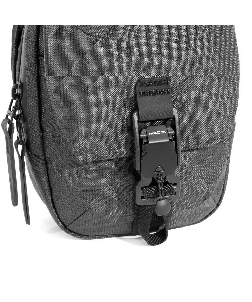 Aer（エアー）の「AER　Street Sling Ultra　/　AER-91063（ショルダーバッグ・メンズ・ブラック・FREE）」の6枚目の写真