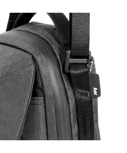 Aer（エアー）の「AER　Street Sling Ultra　/　AER-91063（ショルダーバッグ・メンズ・ブラック・FREE）」の7枚目の写真