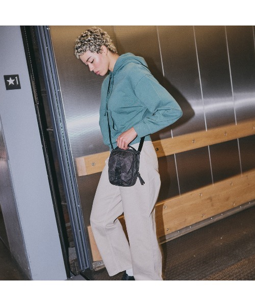 Aer（エアー）の「AER　Street Sling Ultra　/　AER-91063（ショルダーバッグ・メンズ・ブラック・FREE）」の10枚目の写真