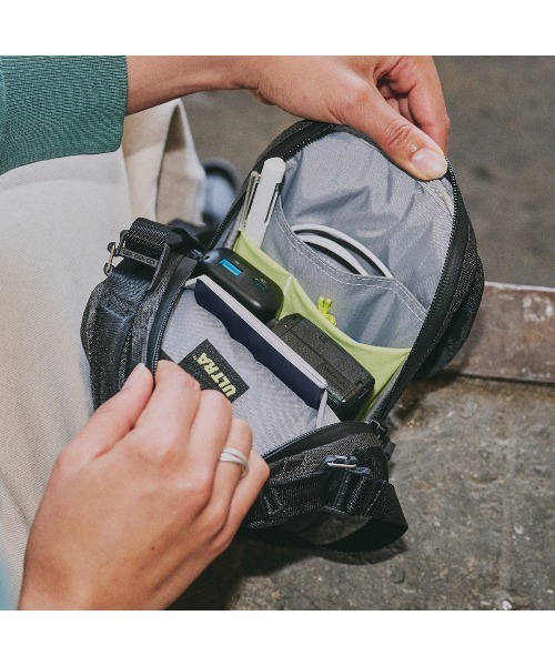 Aer（エアー）の「AER　Street Sling Ultra　/　AER-91063（ショルダーバッグ・メンズ・ブラック・FREE）」の11枚目の写真