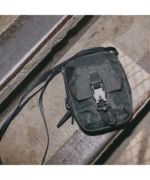 Aer（エアー）の「AER　Street Sling Ultra　/　AER-91063（ショルダーバッグ・メンズ・ブラック・FREE）」の8枚目の写真