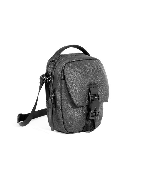 Aer(エアー)の「AER Street Sling Ultra / AER-91063(ショルダーバッグ・メンズ・ブラック・FREE)」の20枚目の写真