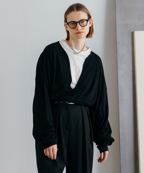 CREDONA（クレドナ）の「SUPER 120s FINE WOOL V NECK KNIT/スーパーファインウールネックニット（Tシャツ/カットソー・レディース・ブラック/アイボリー/グレー・FREE）」の3枚目の写真