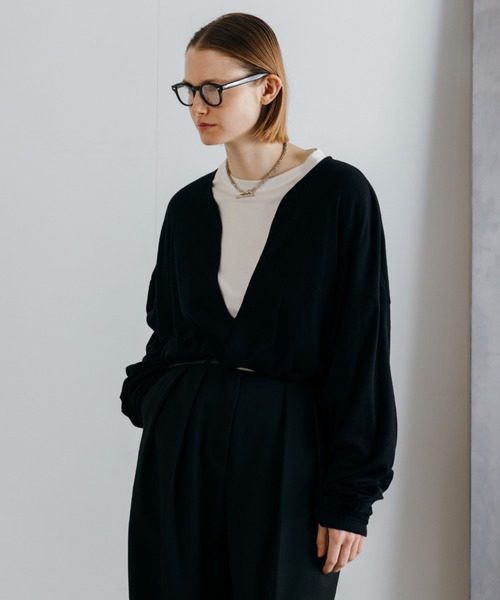 CREDONA（クレドナ）の「SUPER 120s FINE WOOL V NECK KNIT/スーパーファインウールネックニット（Tシャツ/カットソー・レディース・ブラック/アイボリー/グレー・FREE）」の7枚目の写真