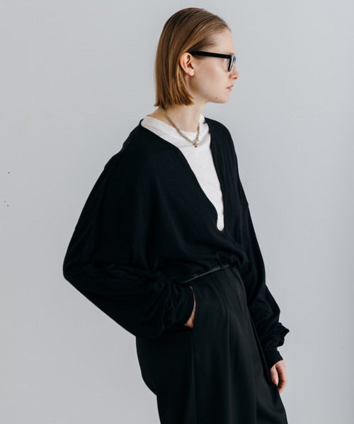 CREDONA（クレドナ）の「SUPER 120s FINE WOOL V NECK KNIT/スーパーファインウールネックニット（Tシャツ/カットソー・レディース・ブラック/アイボリー/グレー・FREE）」の8枚目の写真