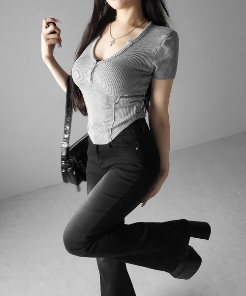 me+em select(ミームセレクト)の「【 2color 】ヘンリーネックタイトフィット半袖リブニットトップス / Henley neck tight fit short sleeve rib knit tops(その他トップス・レディース・グレー/ブラック・FREE)」の12枚目の写真