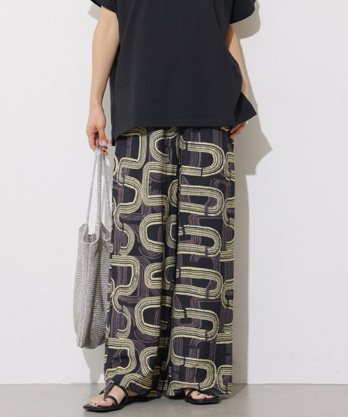 JOURNAL STANDARD relume(ジャーナルスタンダード レリューム)の「モダンアフリカンプリントパンツ(その他パンツ・レディース・ブラウン/ブラック・36/38)」の1枚目の写真