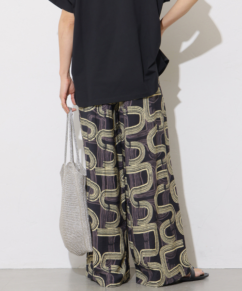 JOURNAL STANDARD relume(ジャーナルスタンダード レリューム)の「モダンアフリカンプリントパンツ(その他パンツ・レディース・ブラウン/ブラック・36/38)」の3枚目の写真