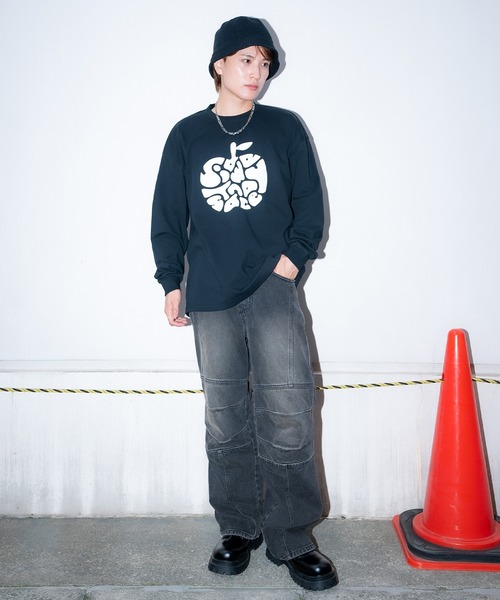 En serio TOKYO（エンソリオトーキョー）の「【SIDEWAYSTANCE】タイポアップル長袖Tシャツ 70579（Tシャツ/カットソー・メンズ・ブラック/ホワイト・MEDIUM/LARGE/X-LARGE/SMALL）」の7枚目の写真