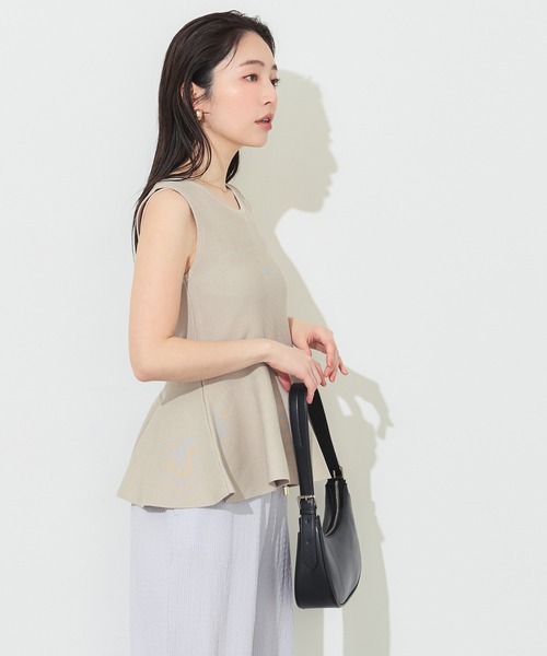 coca(coca)(コカ)の「ノースリーブペプラムニットトップス(ニット/セーター・レディース・ブラック/グレイッシュベージュ・L/M/S)」の12枚目の写真
