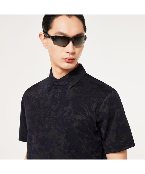 OAKLEY(オークリー)の「オークリー O-SYNC PACK POLO GRAPHIC 1.0/ポロシャツ/スポーツ・トレーニングコレクション/OAKLEY(ポロシャツ・メンズ・ブラック・M/L/S)」の2枚目の写真