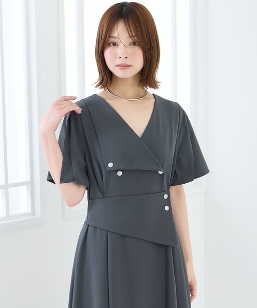 Elishe（エリシェ）の「アシメボタンフレアワンピース（ワンピース・レディース・ベージュ/チャコールグレー/ブラウン・0/1）」の8枚目の写真