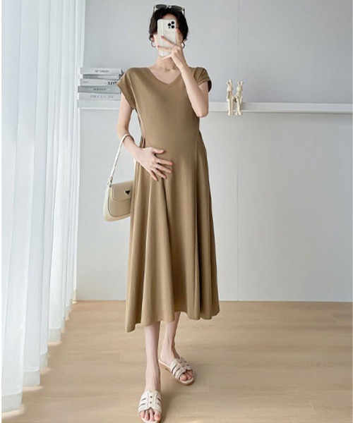 SallyLunn(サリーラン)の「【マタニティ】切り替えフレアワンピース(ワンピース・レディース・ベージュ/ブラック・LARGE/MEDIUM)」の1枚目の写真