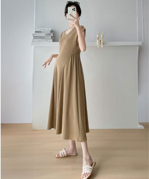 SallyLunn(サリーラン)の「【マタニティ】切り替えフレアワンピース(ワンピース・レディース・ベージュ/ブラック・LARGE/MEDIUM)」の11枚目の写真
