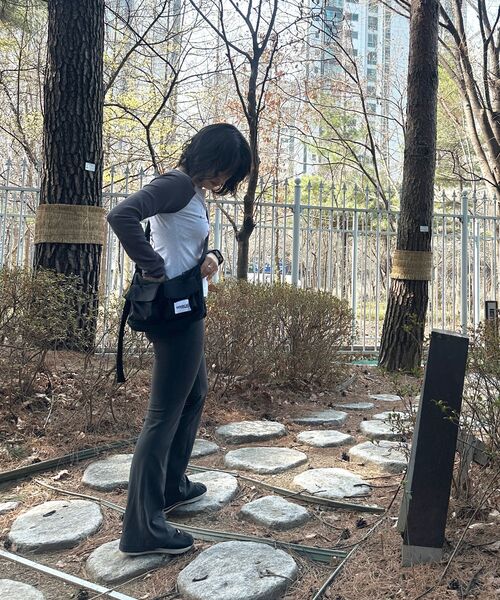 MACNI（マクニ）の「TWO POCKET CROSS BAG BLACK（ショルダーバッグ・レディース・ブラック・FREE）」の7枚目の写真