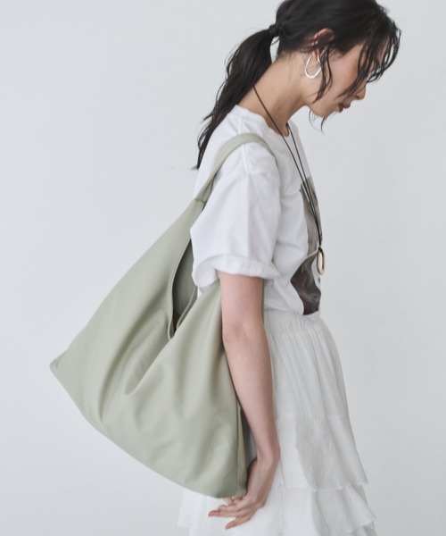 Anclear oui(アンクリアウィ)の「ワンハンドルトートバッグ(トートバッグ・レディース・グリーン/White/Black・F)」の15枚目の写真