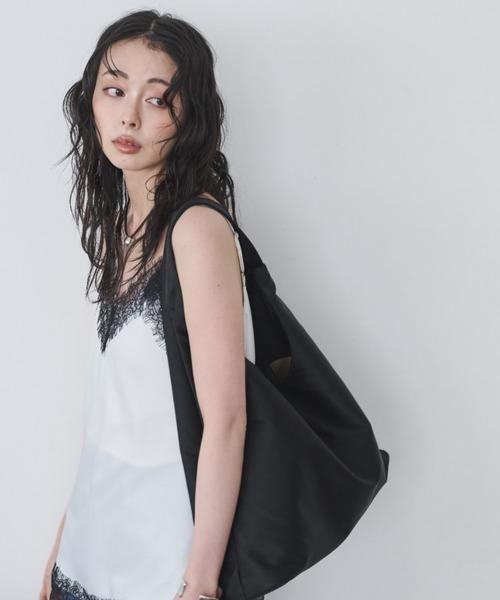 Anclear oui(アンクリアウィ)の「ワンハンドルトートバッグ(トートバッグ・レディース・グリーン/White/Black・F)」の9枚目の写真