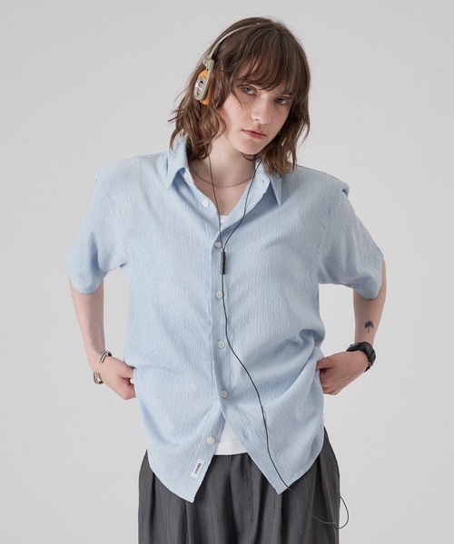 ONCILY(オンシェリー)の「HEART BUTTON CRINKLE HALF SLEEVE SHIRT / ハートボタン楊柳ハーフスリーブシャツ(シャツ/ブラウス・メンズ・オフホワイト/ブルー/ブラック・SMALL/MEDIUM/LARGE)」の3枚目の写真