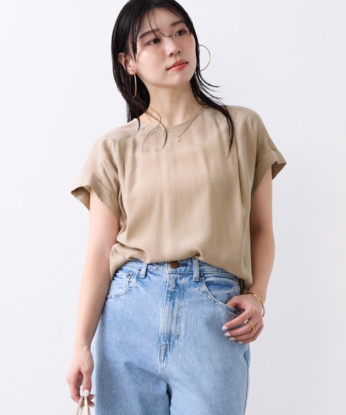 MICA&DEAL（マイカ＆ディール）の「とろみハーフスリーブブラウス〈セットアップ対応〉（シャツ/ブラウス・レディース・ダークグリーン/マルチ/ベージュ・FREE）」の2枚目の写真