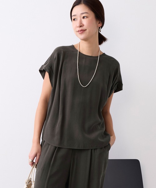 MICA&DEAL（マイカ＆ディール）の「とろみハーフスリーブブラウス〈セットアップ対応〉（シャツ/ブラウス・レディース・ダークグリーン/マルチ/ベージュ・FREE）」の3枚目の写真