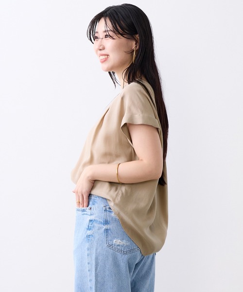MICA&DEAL（マイカ＆ディール）の「とろみハーフスリーブブラウス〈セットアップ対応〉（シャツ/ブラウス・レディース・ダークグリーン/マルチ/ベージュ・FREE）」の5枚目の写真