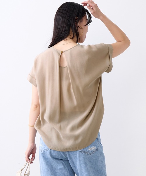 MICA&DEAL（マイカ＆ディール）の「とろみハーフスリーブブラウス〈セットアップ対応〉（シャツ/ブラウス・レディース・ダークグリーン/マルチ/ベージュ・FREE）」の6枚目の写真