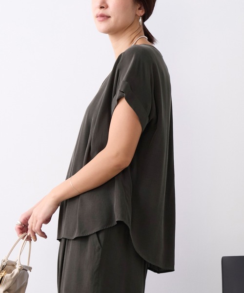 MICA&DEAL（マイカ＆ディール）の「とろみハーフスリーブブラウス〈セットアップ対応〉（シャツ/ブラウス・レディース・ダークグリーン/マルチ/ベージュ・FREE）」の19枚目の写真