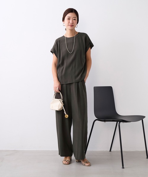 MICA&DEAL（マイカ＆ディール）の「とろみハーフスリーブブラウス〈セットアップ対応〉（シャツ/ブラウス・レディース・ダークグリーン/マルチ/ベージュ・FREE）」の21枚目の写真