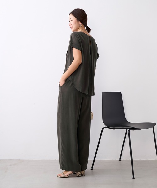 MICA&DEAL（マイカ＆ディール）の「とろみハーフスリーブブラウス〈セットアップ対応〉（シャツ/ブラウス・レディース・ダークグリーン/マルチ/ベージュ・FREE）」の22枚目の写真